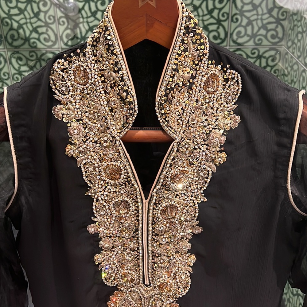Pakistani / Indian Kurta Outfit - image 2